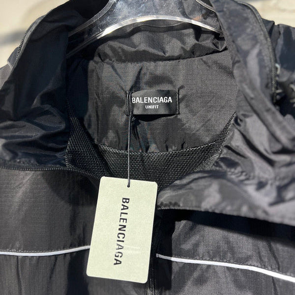 Three-quarter angle view of Balenciaga luxury piece style No.096