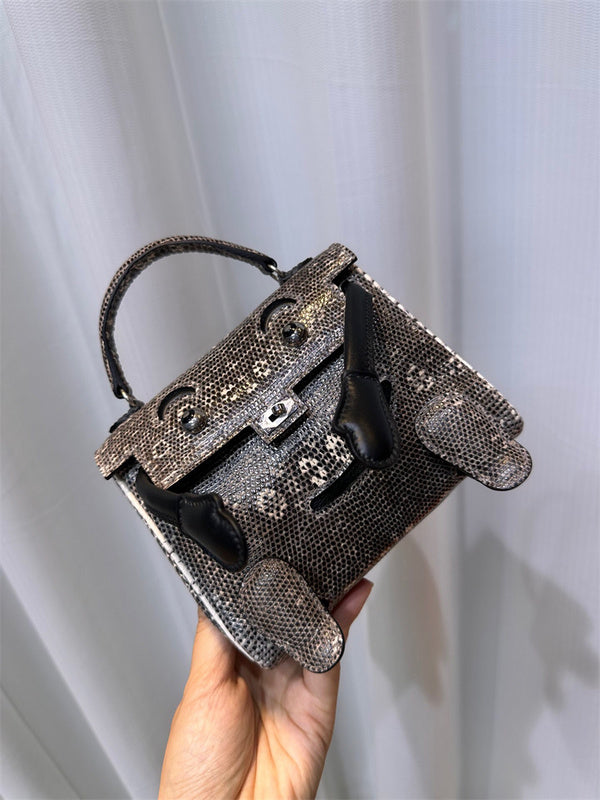  timeless everyday bag detail view showing craftsmanship 8