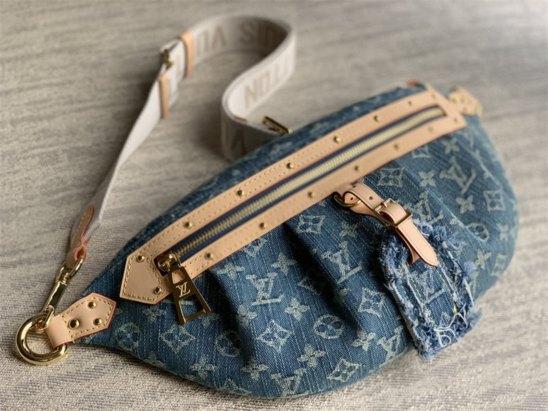  streamlined shoulder bag detail view showing craftsmanship 14