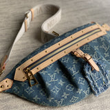  streamlined shoulder bag detail view showing craftsmanship 14