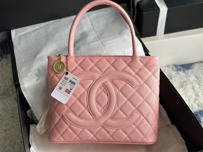 Zivas Charm Effortless Elegance Luxury Handbag (Polished Everyday Piece) – Detail View