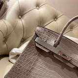  minimalist shopper bag detail view showing craftsmanship