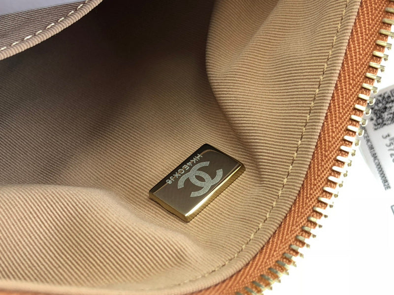 Zivas Charm Chic Craftsmanship Designer Handbag (Polished Everyday Piece) – Close-Up Detail
