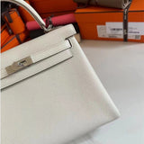  Refined tote bag carried on shoulder 10