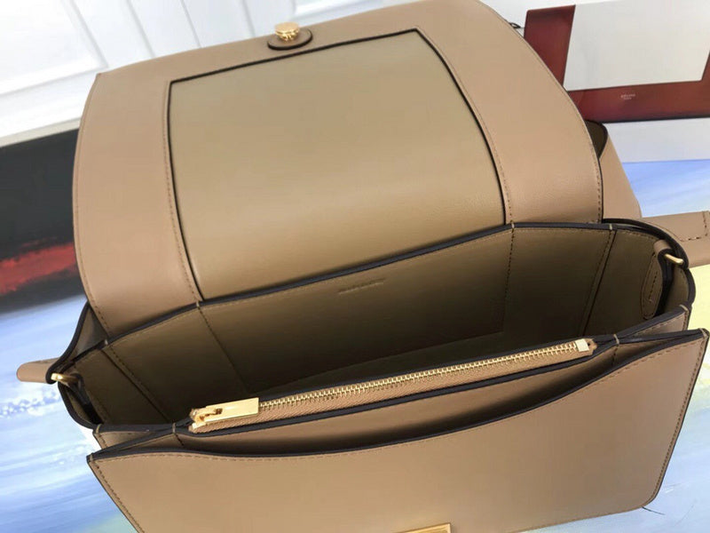 Front view of everyday-luxe signature women's handbag – women's designer-style accessory