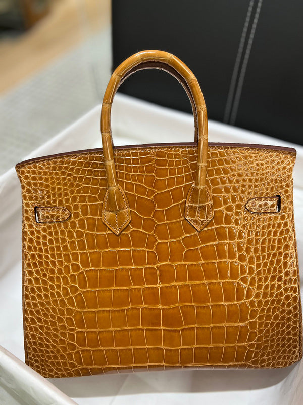 Interior view of classic premium bag