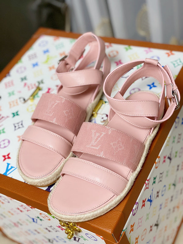 Full silhouette view of Louis Vuitton luxury piece style No.108