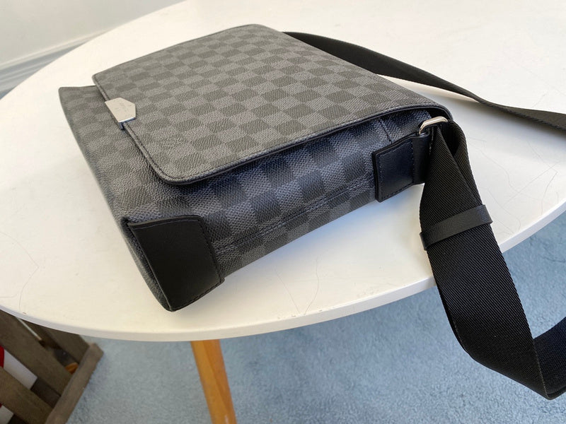 Handle and strap detail of polished chic women's handbag – women's luxury handbag