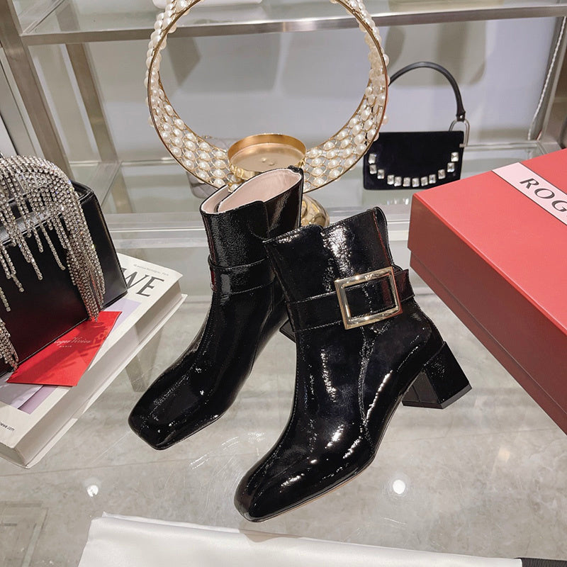 Side profile view of Roger Vivier luxury piece style No.110