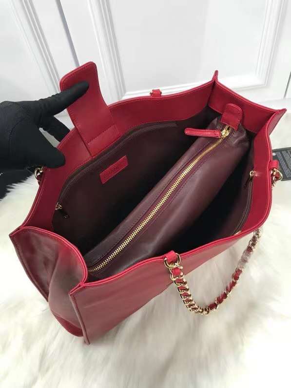 Zivas Charm Classic Sensibility Fashion Handbag (Everyday Luxury Essential) – Lifestyle Shot