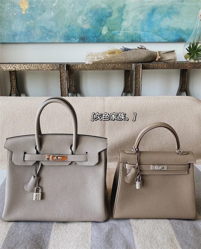  shoulder bag interior and compartment view 9