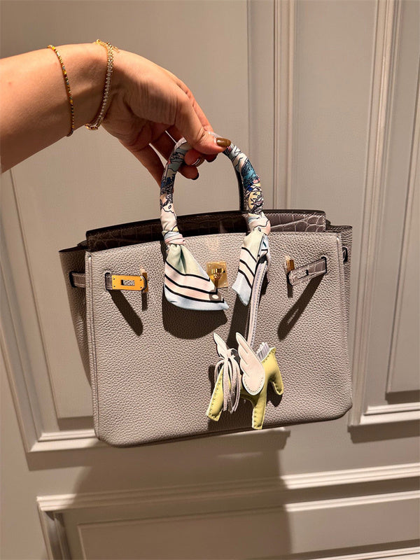  everyday bag interior and compartment view 15