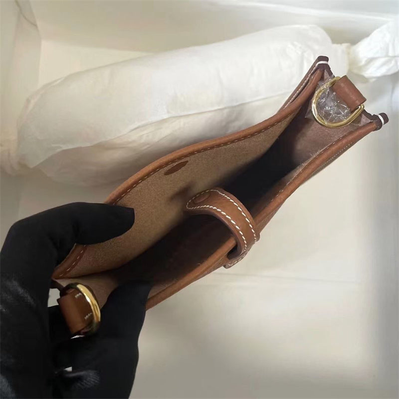  tote bag interior and compartment view 15