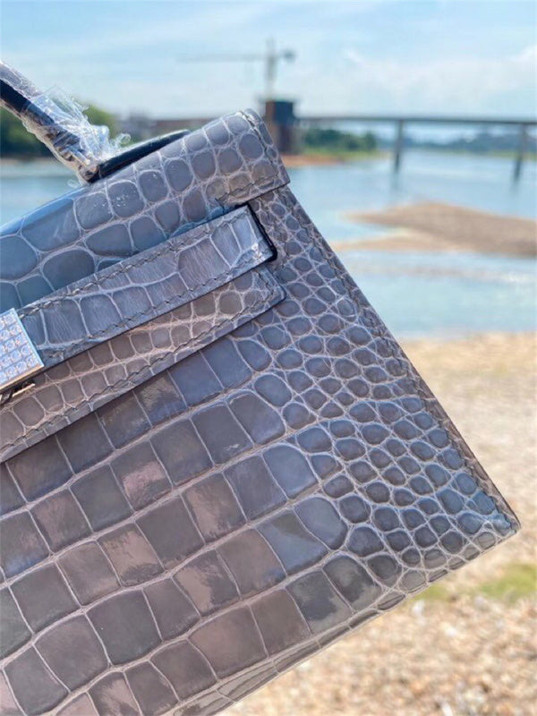  smart shoulder bag styled with outfit 18