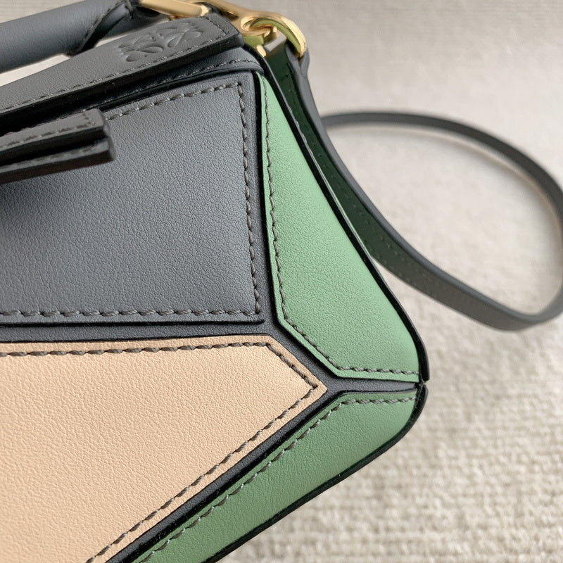 Ziva's Charm handbag – back view (12.5cm*18cm*8cm)