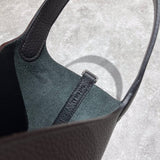 Streamlined handbag styled for everyday wear