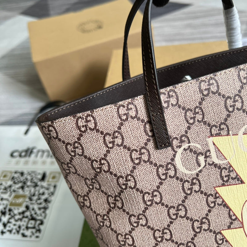 Close-up detail of classic everyday-luxe women's handbag – women's everyday handbag