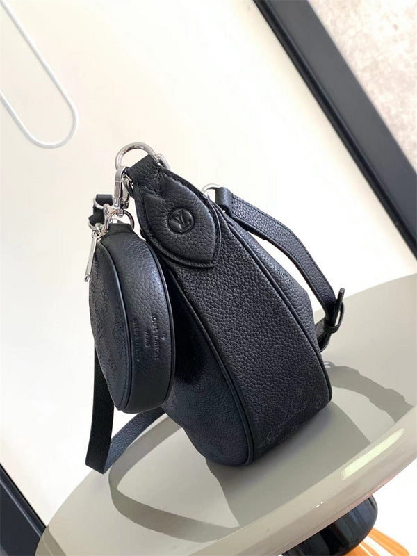  signature everyday bag detail view showing craftsmanship 26