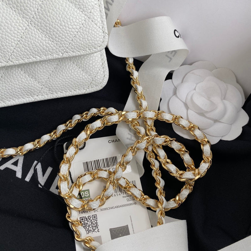 Zivas Charm Chic Craftsmanship Fashion Handbag (Considered Detail & Form) – Close-Up Detail