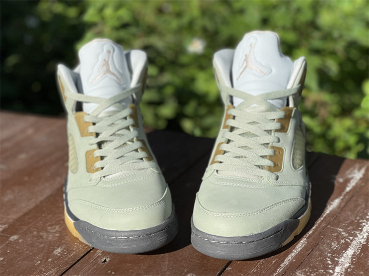 Nike Men's & Women's Luxury Low-Top Trainers — Style 249 hardware detail