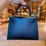  Sophisticated everyday bag front view 7