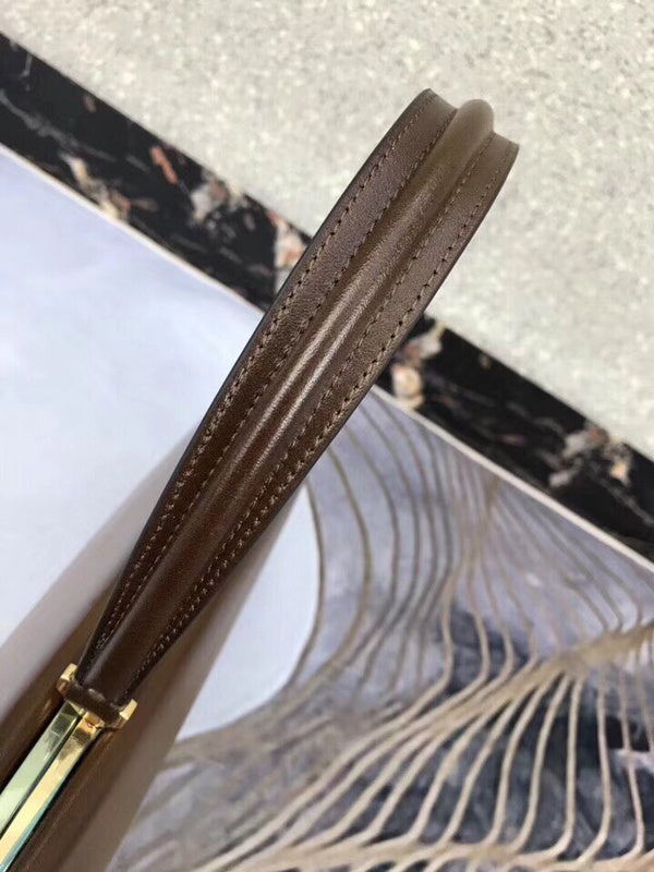 Handle and strap detail of everyday-luxe statement women's handbag – women's luxury handbag