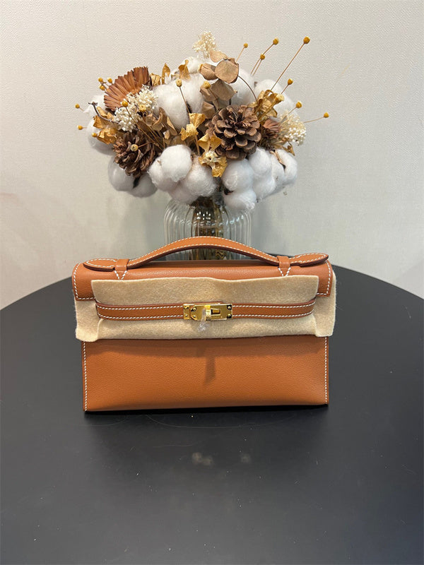  Curated shoulder bag front view 7