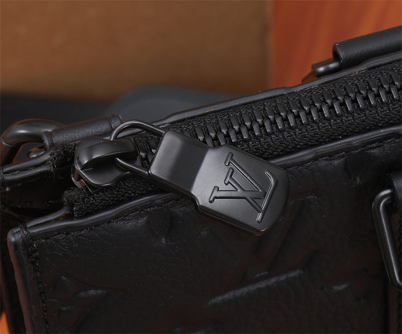  graceful carryall bag detail view showing craftsmanship