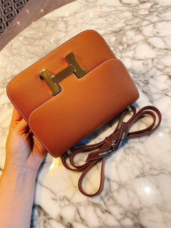  minimalist top-handle bag styled with outfit 18