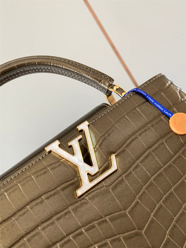  everyday structured bag styled with outfit 24