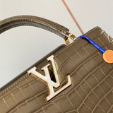 everyday structured bag styled with outfit 24