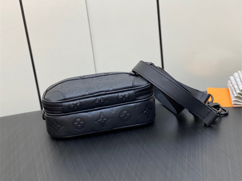  structured bag interior and compartment view 9