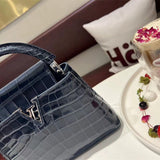  Clean-Lined carryall bag carried on shoulder 10