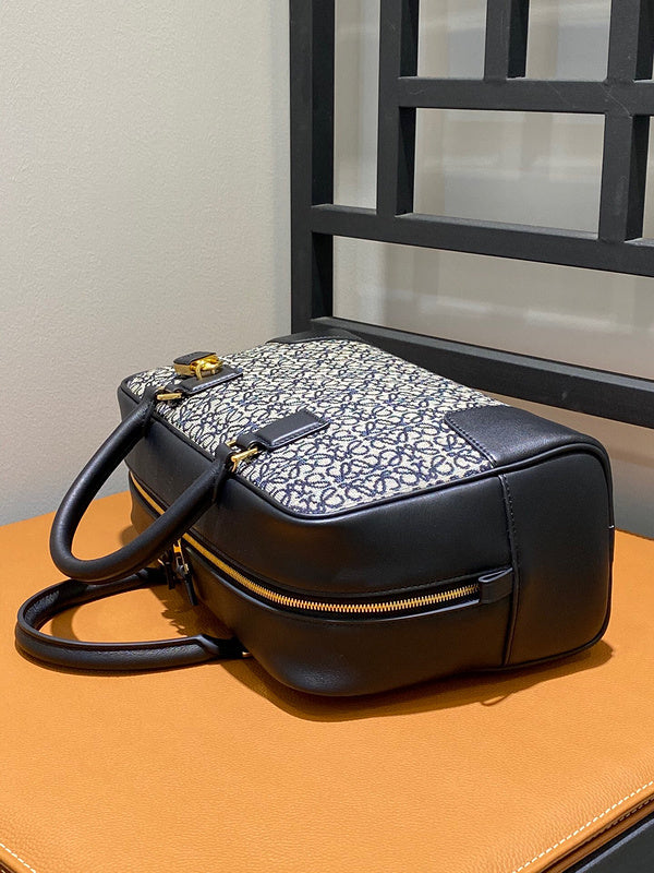 Ziva's Charm handbag – front view (28cm*18cm*10cm)