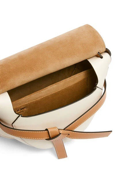 Ziva's Charm handbag – product shot (25cm*18cm*12cm)
