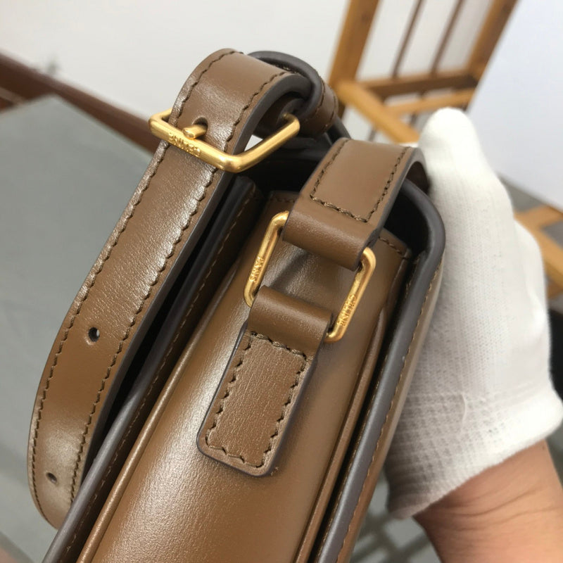 Handle and strap detail of refined structured women's handbag – women's everyday handbag
