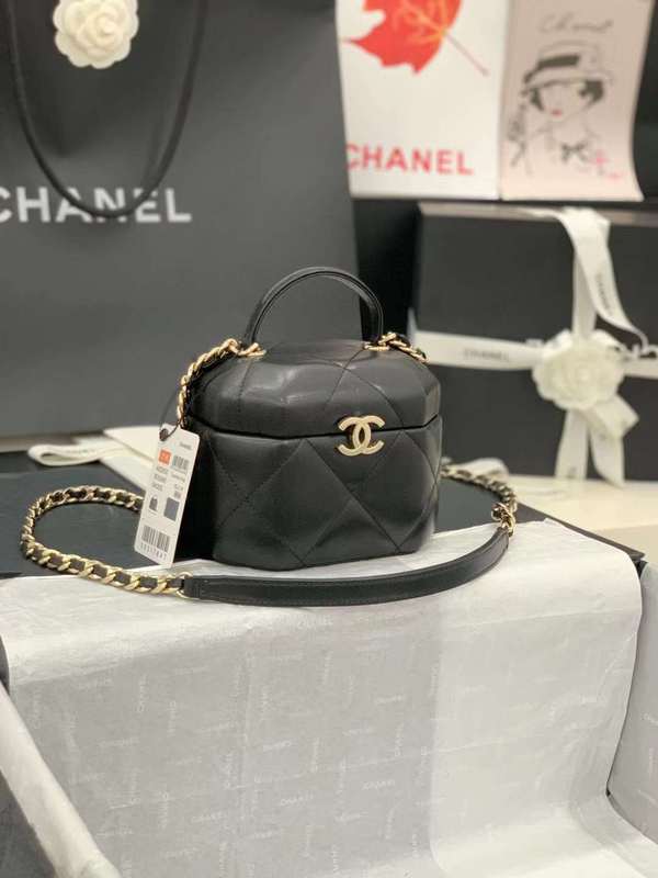 Zivas Charm Signature Style Luxury Handbag (Versatile Style Statement) – Styled Look