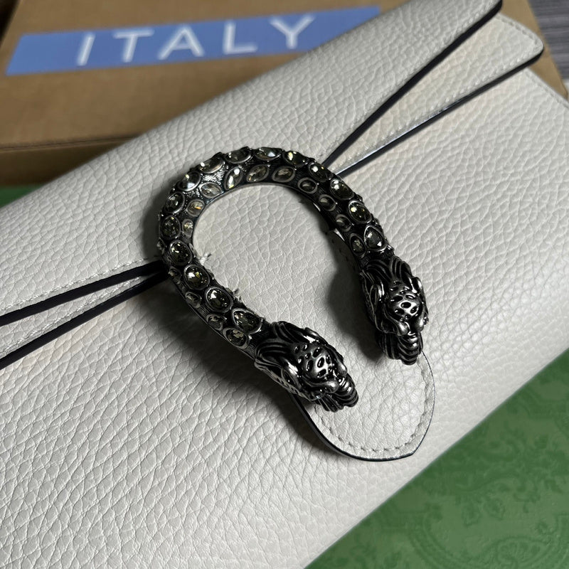 Styled lifestyle shot of everyday-luxe modern women's handbag – women's designer-style accessory