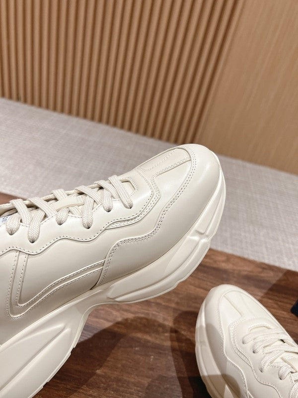 Gucci clean off-white luxury sneakers view 8 padded collar comfort