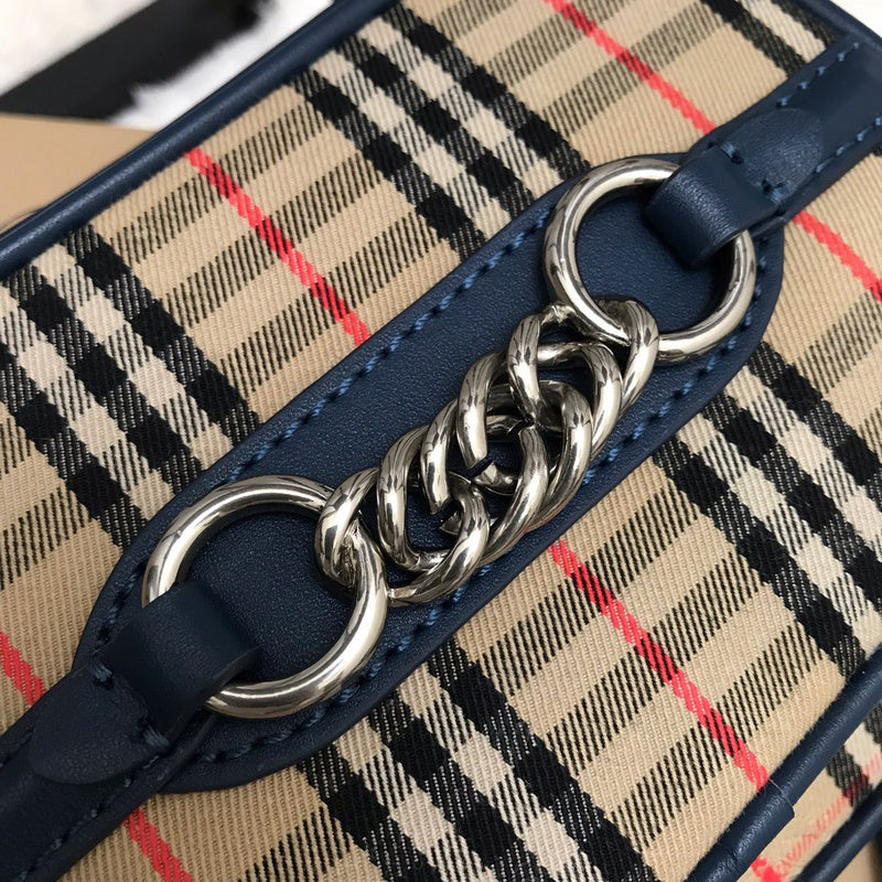 Ziva's Charm handbag – close-up view (one versatile size)