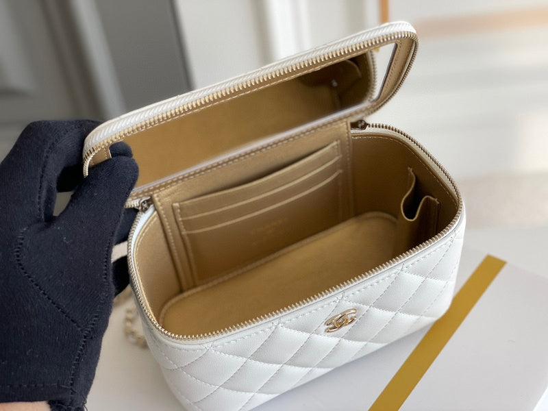 Zivas Charm Modern Edge Designer Handbag (Versatile Style Statement) – Lifestyle Shot