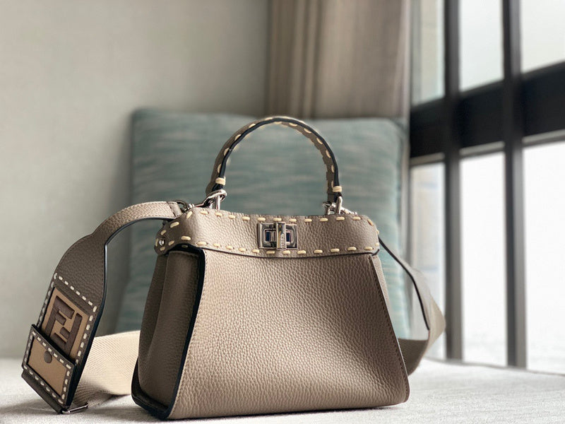 Ziva's Charm handbag – detail view (23cm*11cm*18cm)