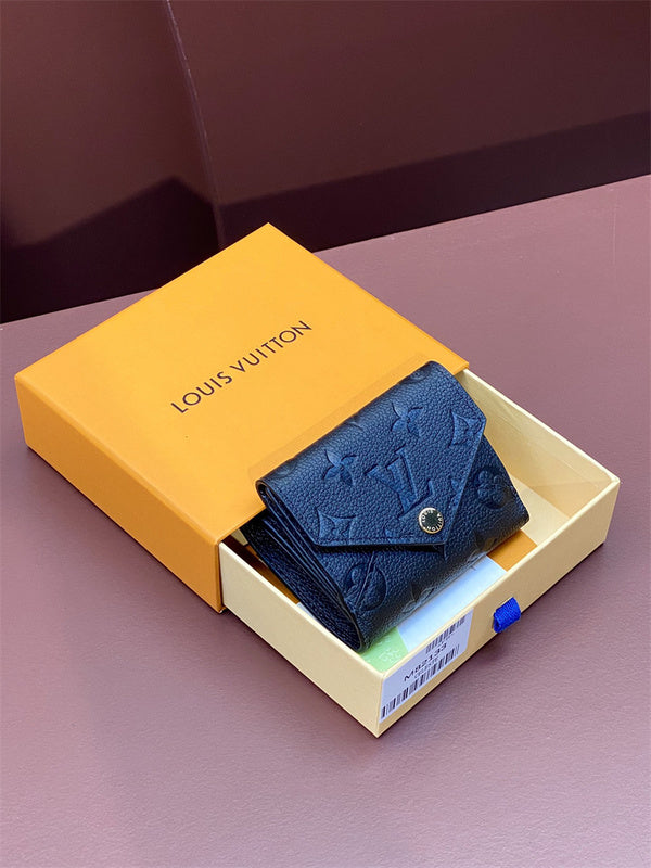  Modern structured bag front view