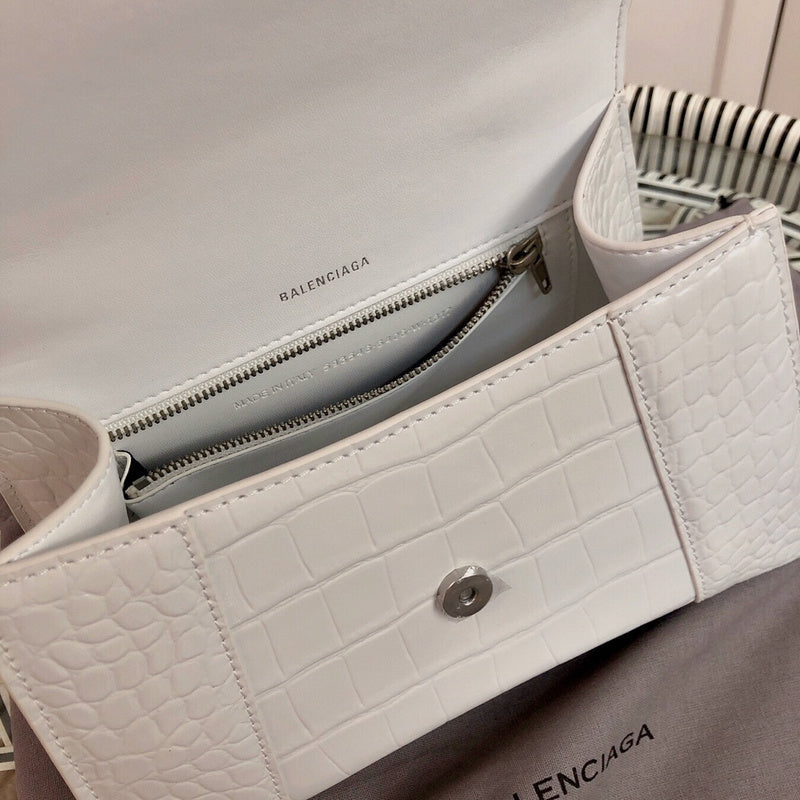Side profile of elevated signature women's handbag – women's designer-style accessory