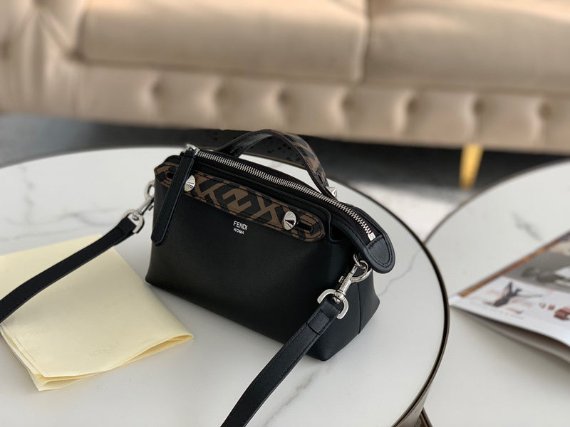 Ziva's Charm handbag – close-up view (Standard Size)
