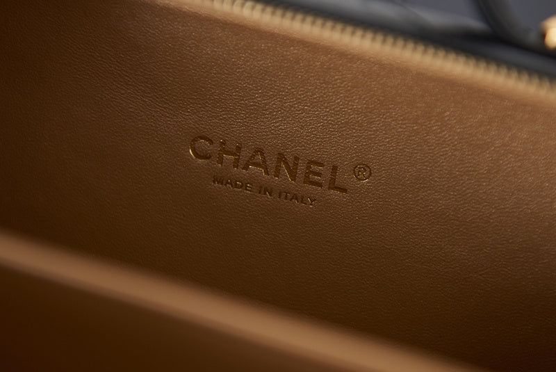  women's handbag, versatile design, view 2