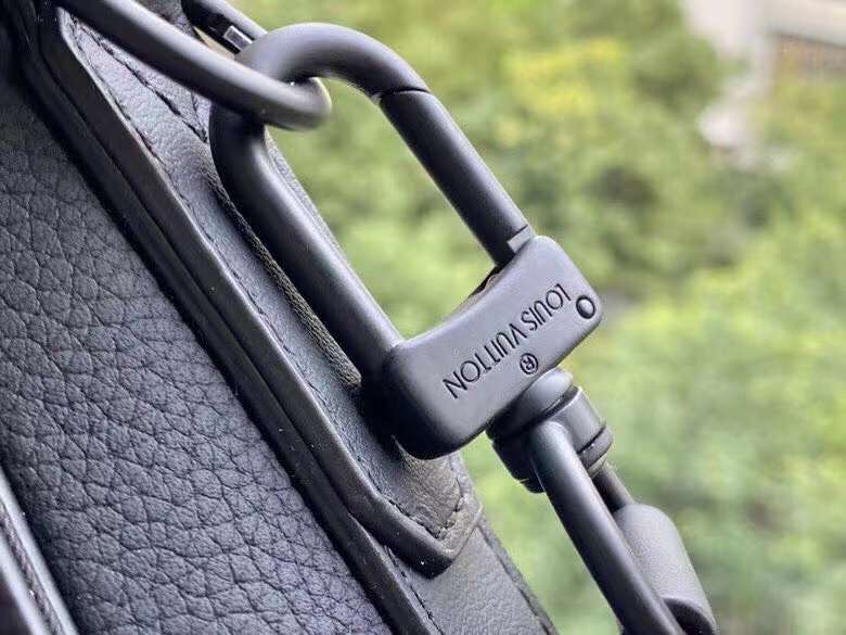 Handle and strap detail of sleek chic women's handbag – women's statement bag