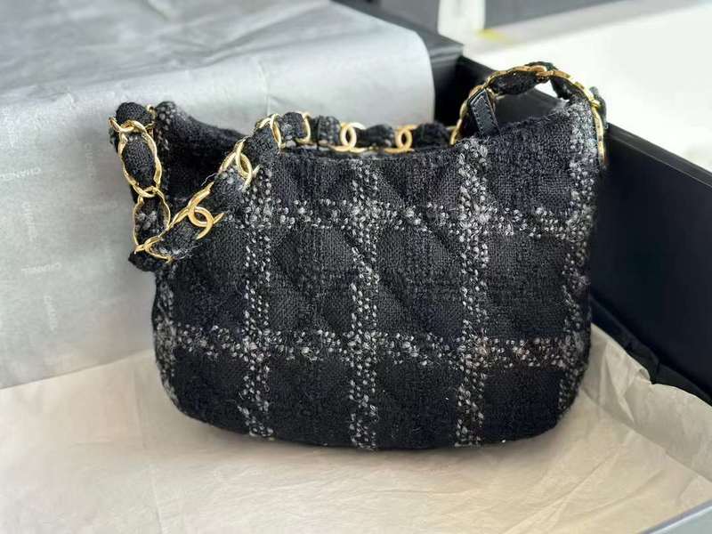 Zivas Charm Modern Edge Everyday Handbag (Elevated Daily Companion) – Close-Up Detail