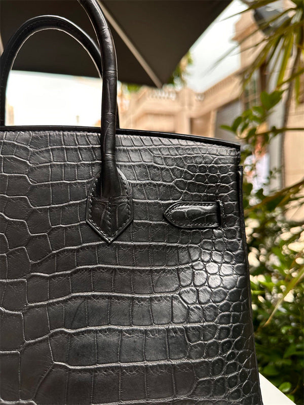  Essential everyday bag front view 7