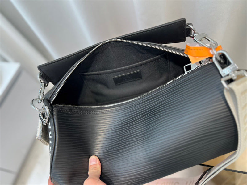  tote bag interior and compartment view